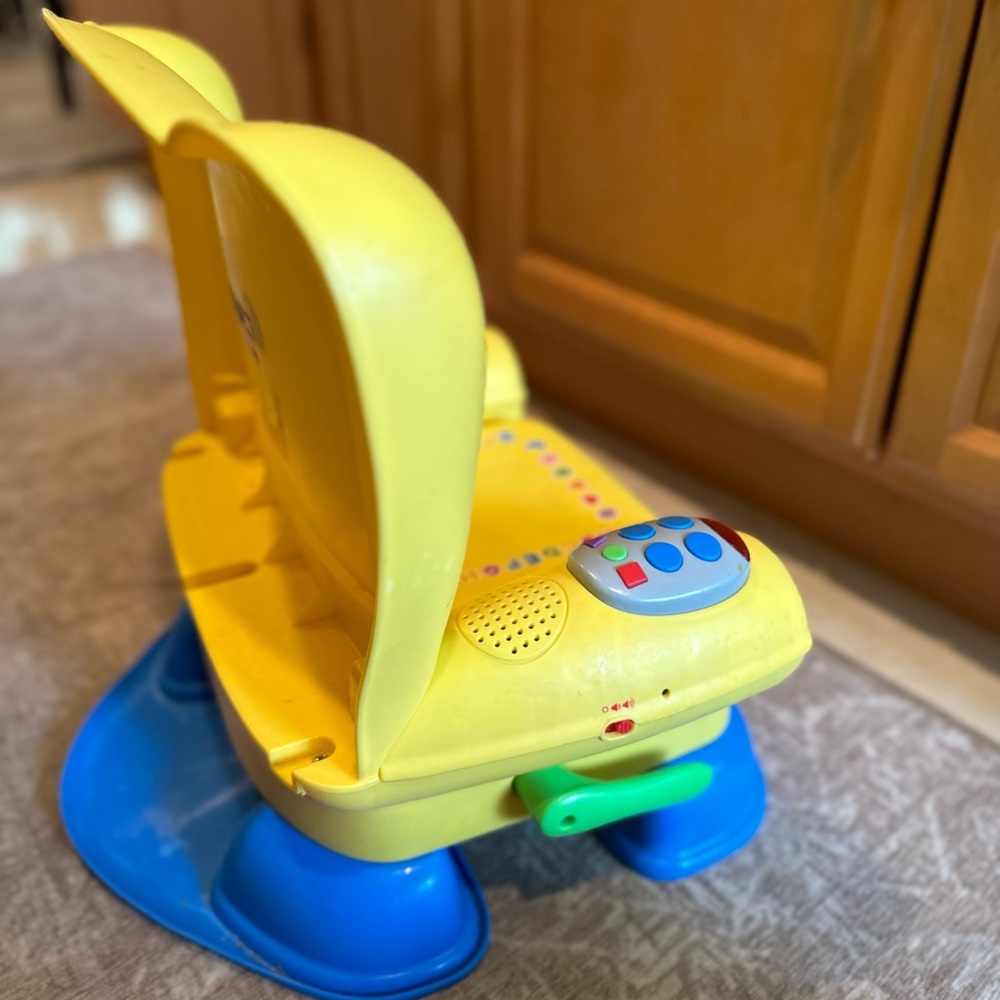 Fisher-Price Laugh & Learn Smart Stages Chair Yellow Smiley Face Baby Ch… - Picture 3 of 10